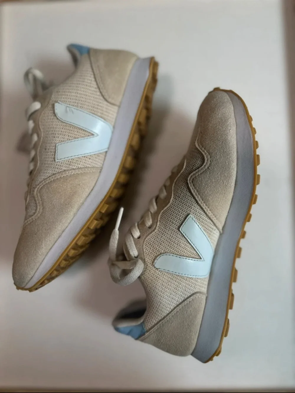 Veja light beige